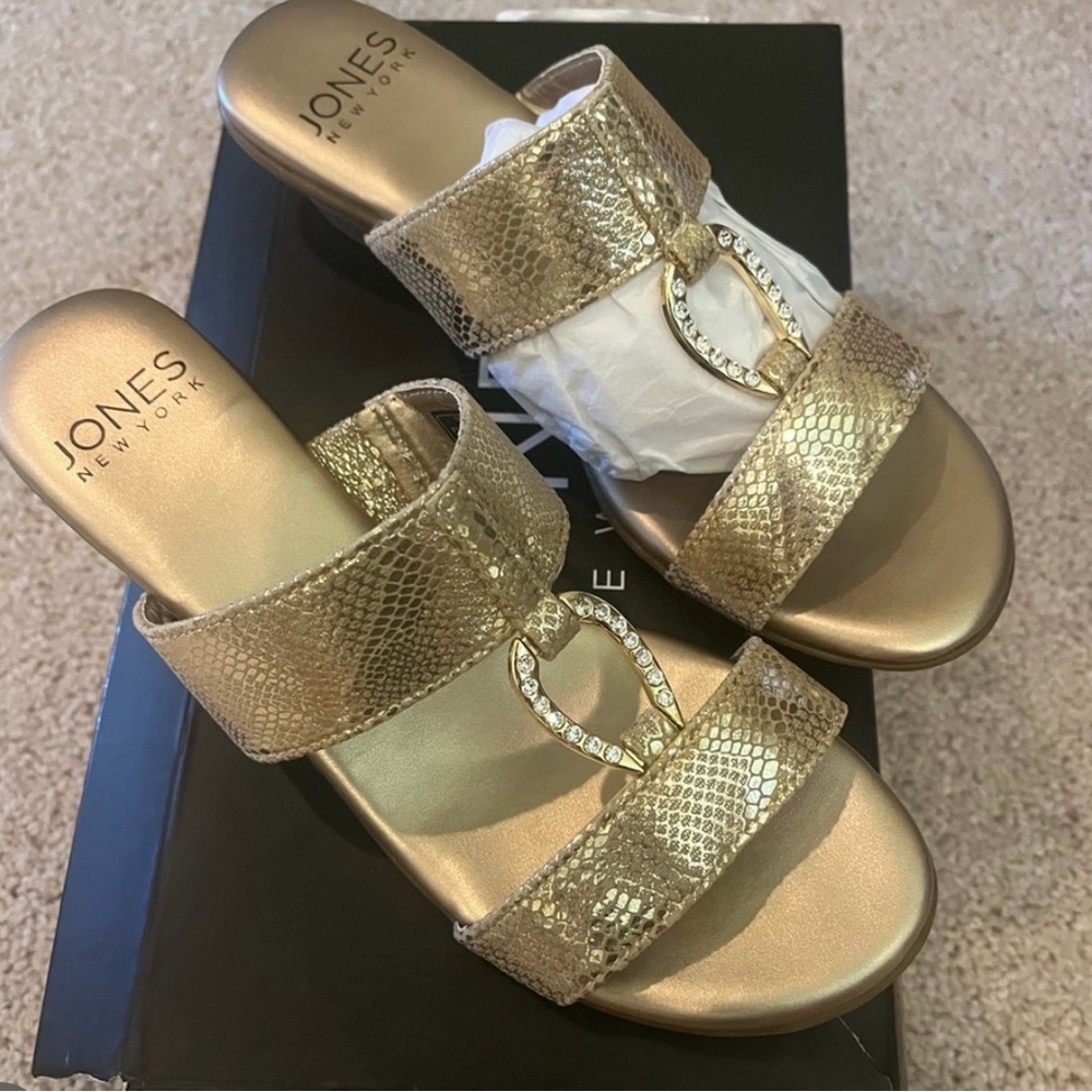 Jones New York Gold Women's Sandals sz 7